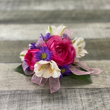Load image into Gallery viewer, Wrist Corsage - Fresh or Faux
