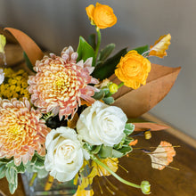 Load image into Gallery viewer, Mums &amp; Roses
