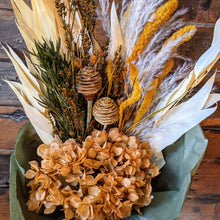 Load image into Gallery viewer, Everlasting Dried Bouquet
