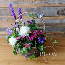 Load image into Gallery viewer, spring floral arrangement
